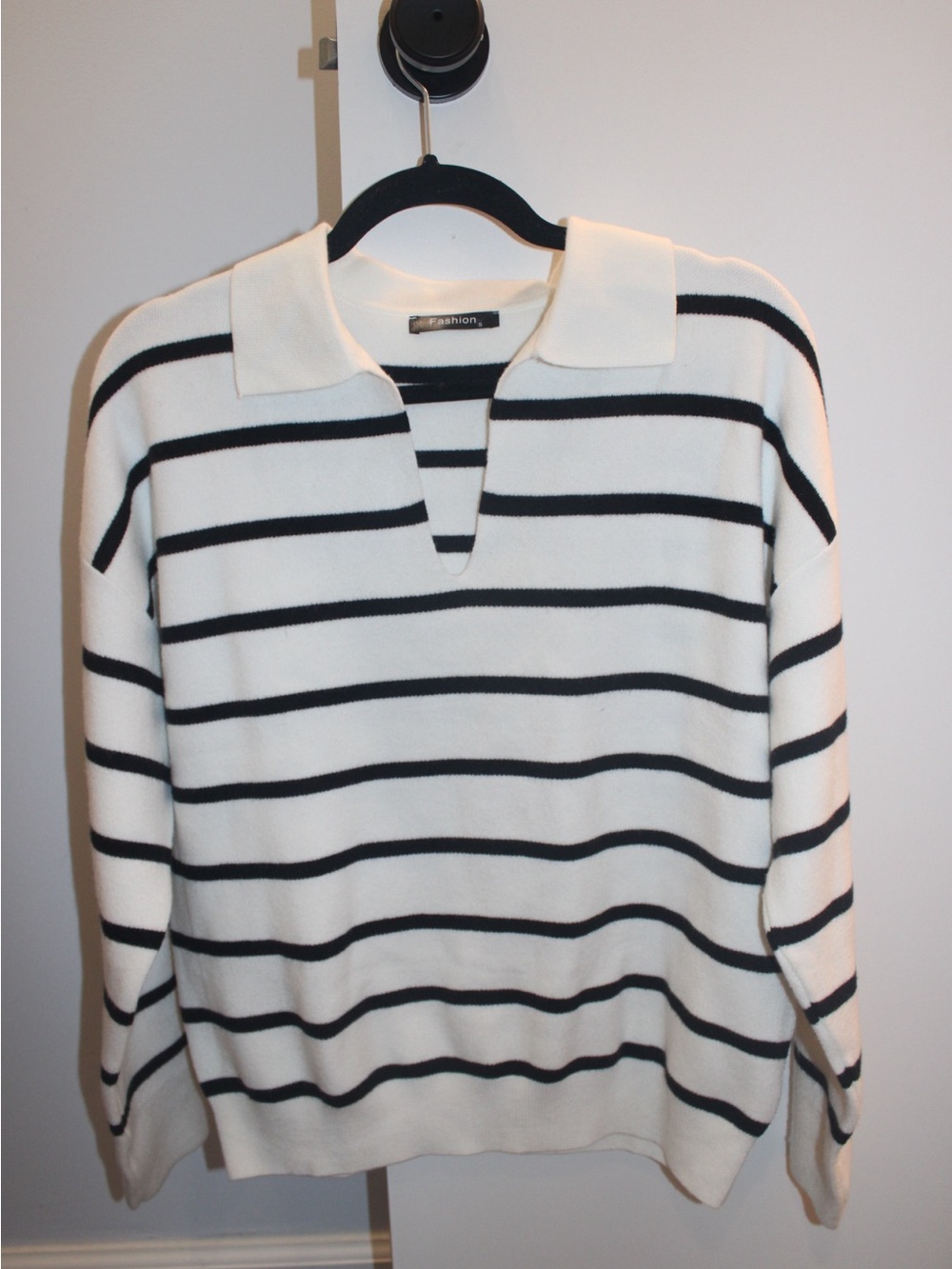 Women's Striped Sweater V-Neck Collared Knit Pullover Top White Black - Small